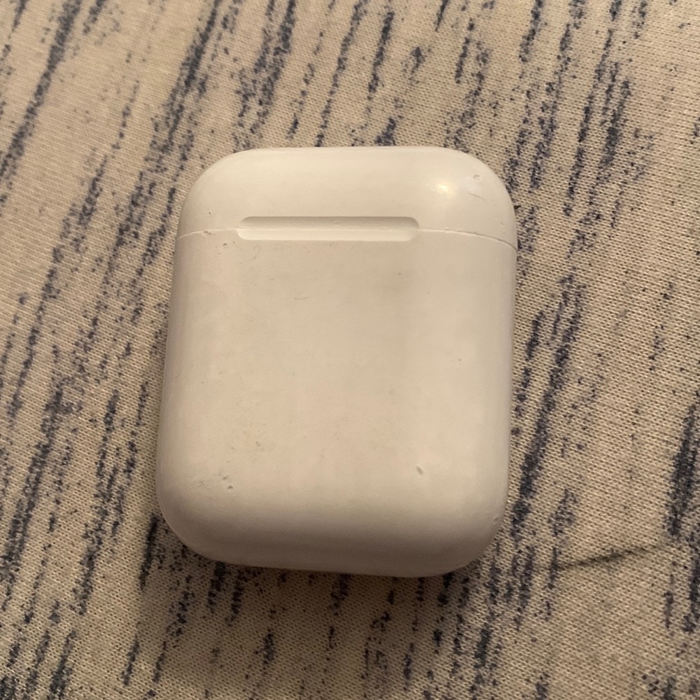 Aiprod case with one airpod